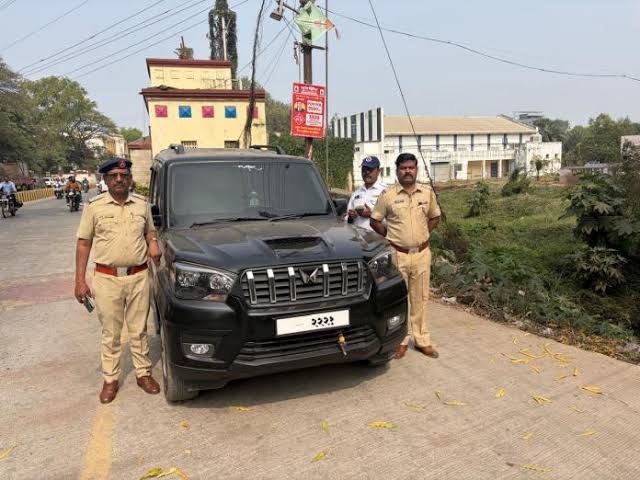 Ahilyanagar : ‘ब्लॅक फिल्म’विरोधात पोलिसांची कारवाई; ४५८ वाहनांना ठोठावला लाखोंचा दंड IMG 20260205 WA0005