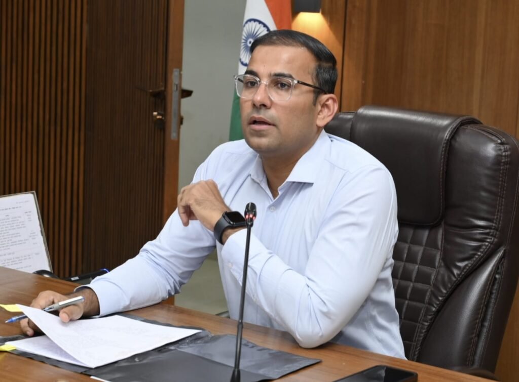 Petrol Diesel News : जिल्ह्यात इंधनाचा मुबलक साठा; अफवा पसरवणाऱ्यांवर होणार थेट गुन्हे दाखल