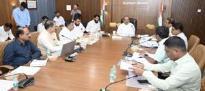 Radhakrishna Vikhe Patil : बोगस खत विक्रेत्यांवर थेट गुन्हे दाखल करा; पालकमंत्री विखे पाटील