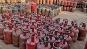 LPG prices : महागाईचा स्फोट! एलपीजी दर दुप्पट; हॉटेल व्यवसाय अडचणीत