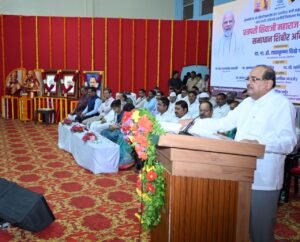 Radhakrishna Vikhe Patil : शेतकऱ्यांना ३६ हजार कोटींची कर्जमाफी : मंत्री राधाकृष्ण विखे पाटील 2 Radhakrishna Vikhe Patil : शेतकऱ्यांना ३६ हजार कोटींची कर्जमाफी : मंत्री राधाकृष्ण विखे पाटील
